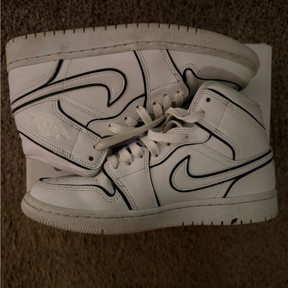 Black and white air Jordan mids - Picture 2 of 4